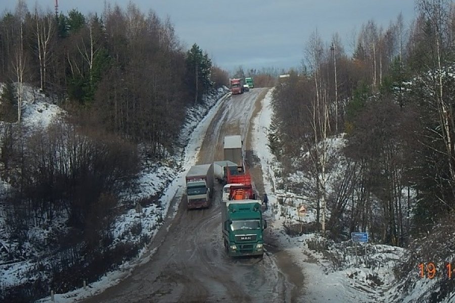 В Красноборском районе водители большегрузов стали заложниками непогоды